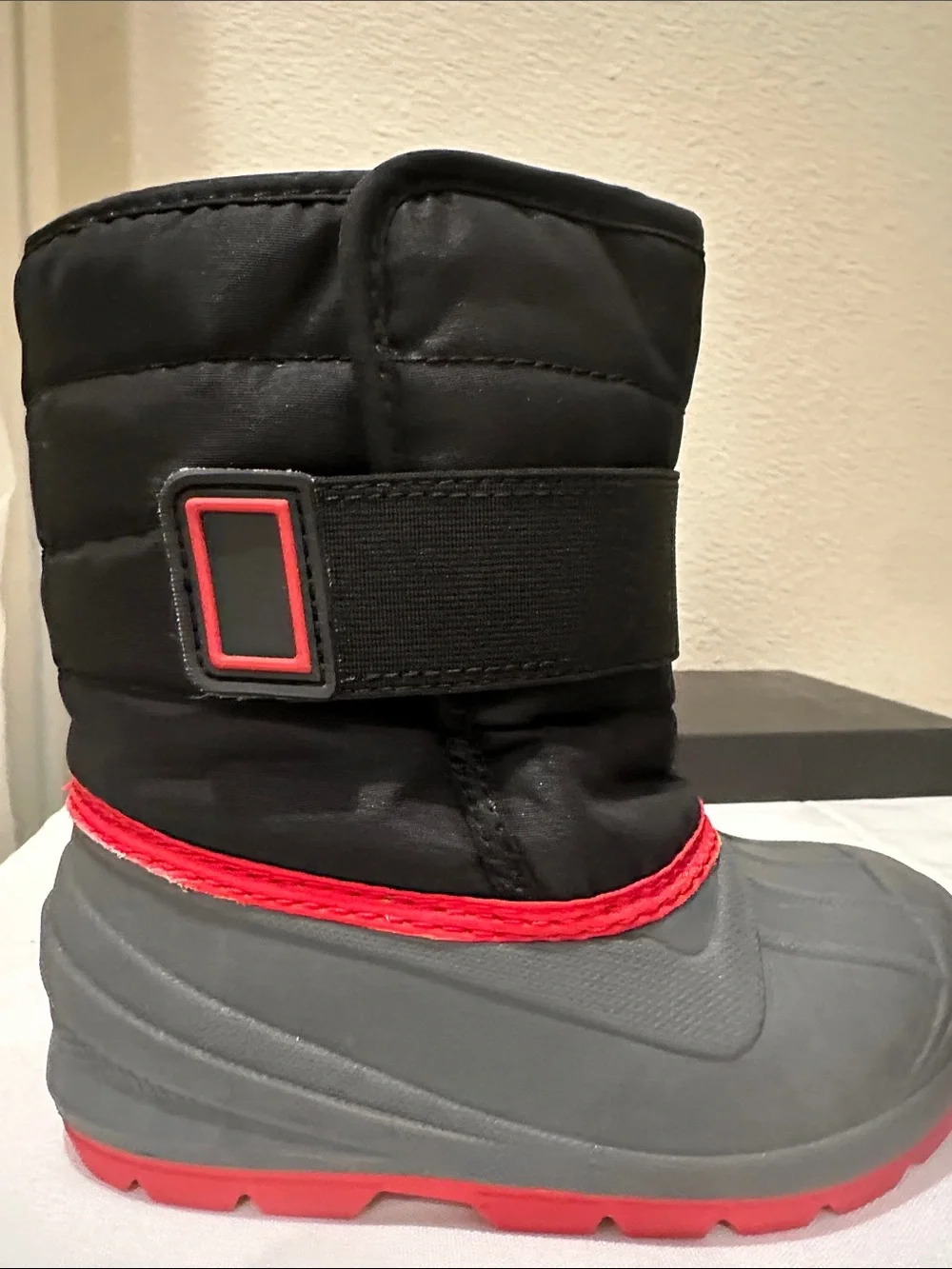 Cat & Jack Toddler size 9 Snow Boots